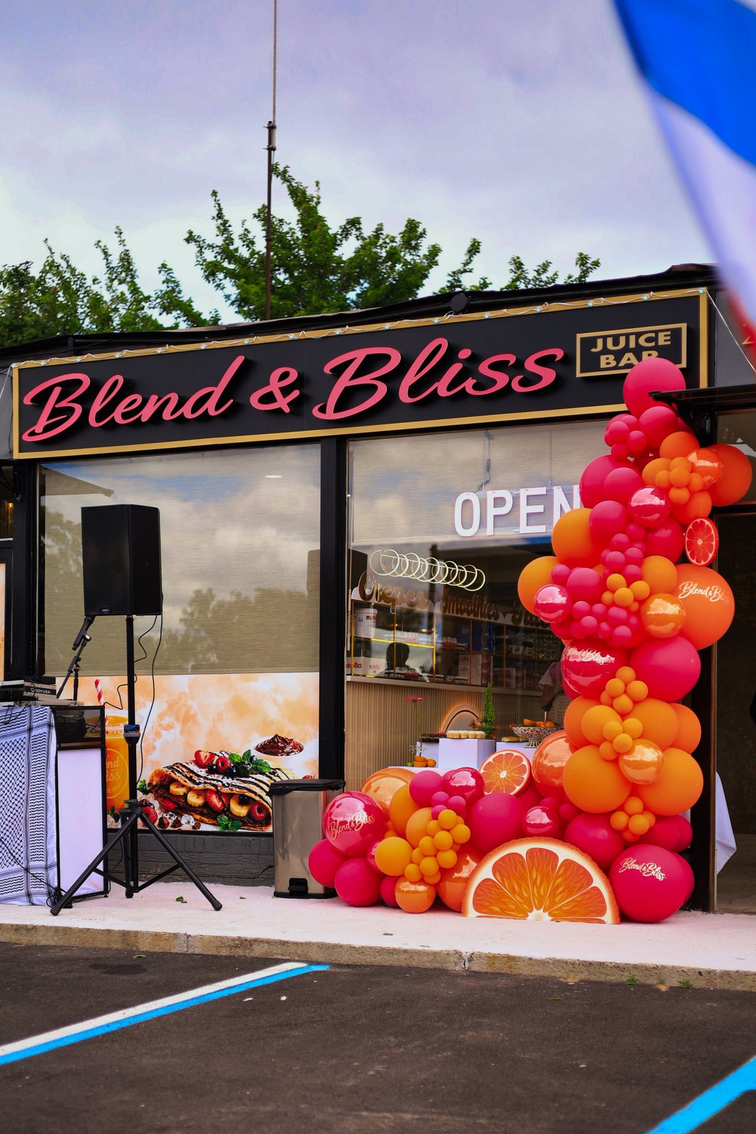Blend and Bliss storefront with balloon display